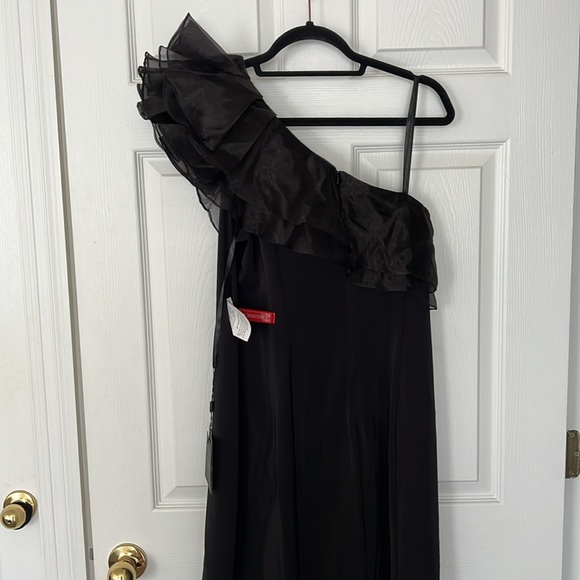 Ieena for Mac Duggal One Shoulder Ruffle Evening Gown in Black Size 10 - Picture 12 of 12